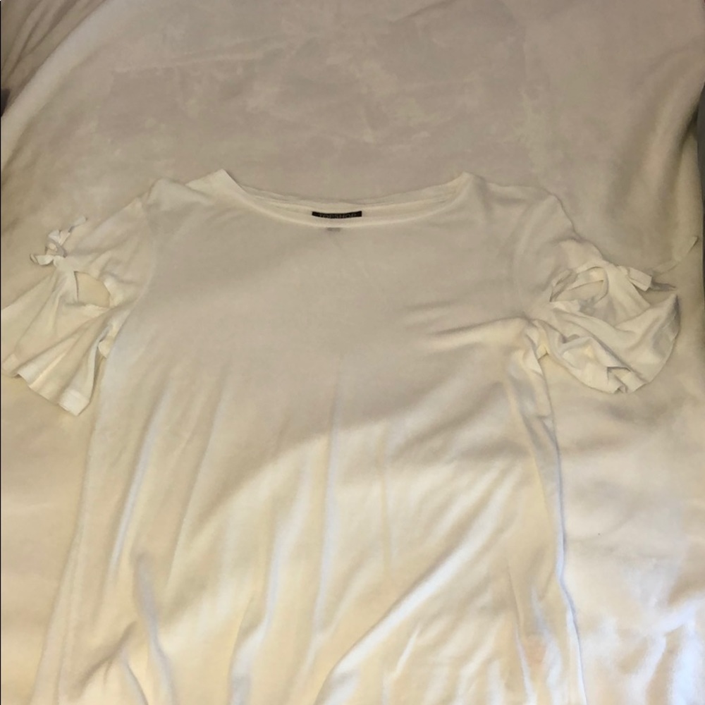 White tee